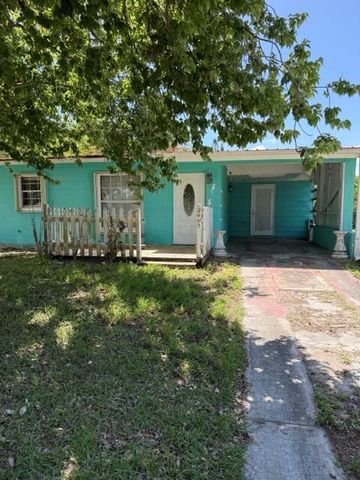 2443 2nd Place SW, Vero Beach, FL 32962