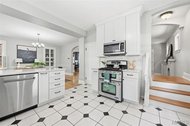 444 Melville Avenue, University City, MO 63130