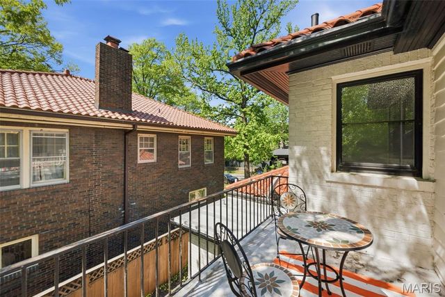 444 Melville Avenue, University City, MO 63130