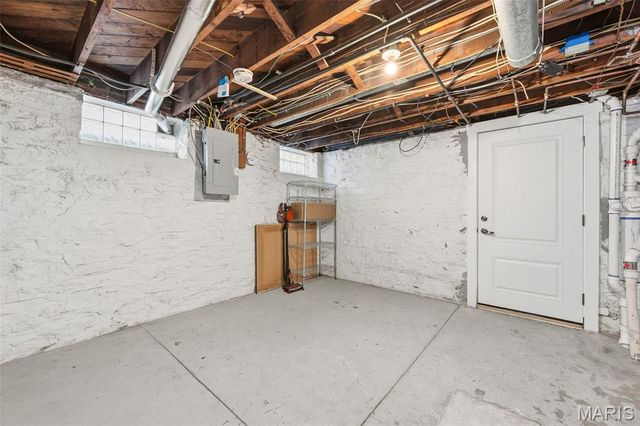 444 Melville Avenue, University City, MO 63130