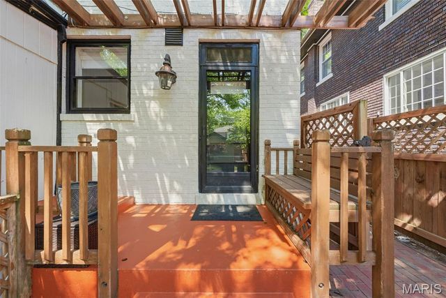 444 Melville Avenue, University City, MO 63130