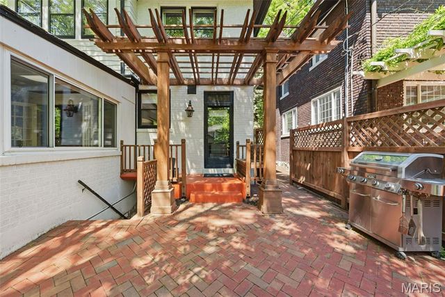 444 Melville Avenue, University City, MO 63130