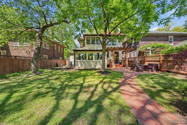 444 Melville Avenue, University City, MO 63130
