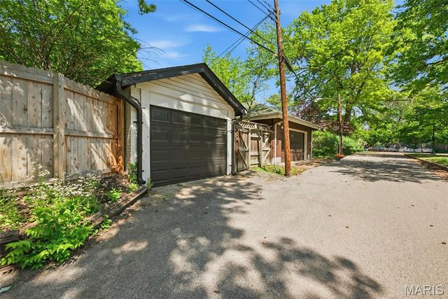 444 Melville Avenue, University City, MO 63130