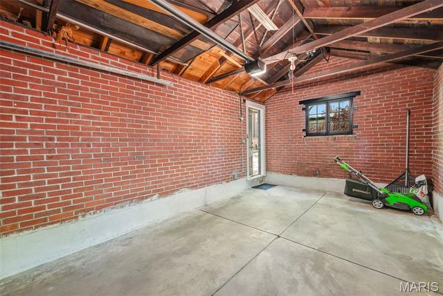 444 Melville Avenue, University City, MO 63130
