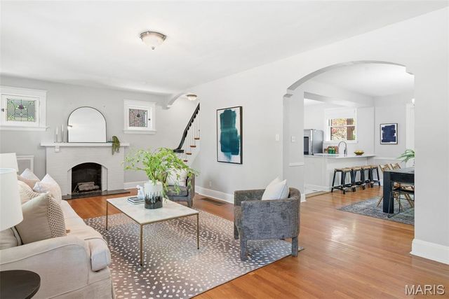 444 Melville Avenue, University City, MO 63130