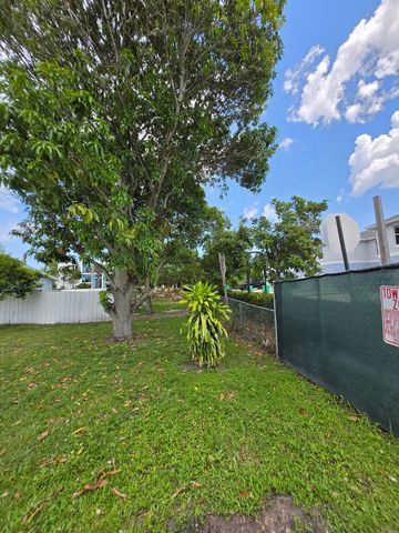Xxx Patio Court, Lake Worth, FL 33461