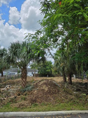 Xxx Patio Court, Lake Worth, FL 33461