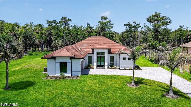 563 15th ST NW, Naples, FL 34120