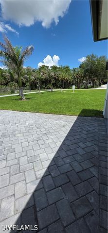 563 15th ST NW, Naples, FL 34120