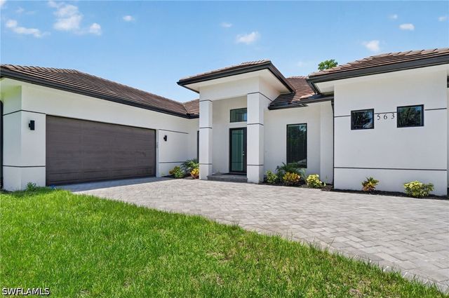 563 15th ST NW, Naples, FL 34120