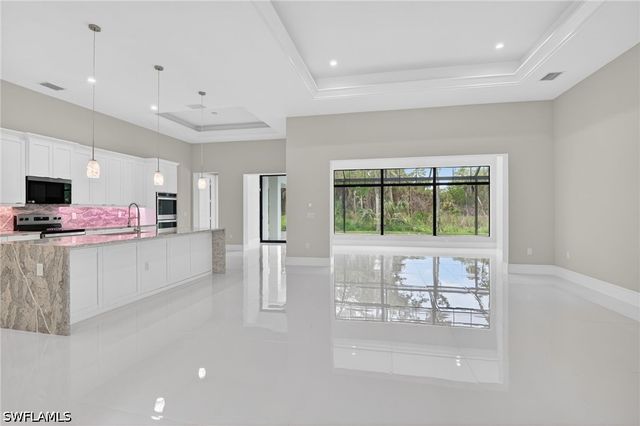 563 15th ST NW, Naples, FL 34120