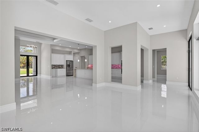 563 15th ST NW, Naples, FL 34120