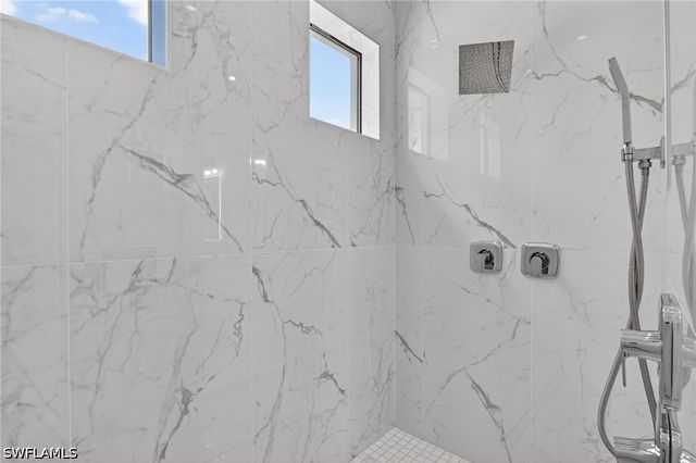 563 15th ST NW, Naples, FL 34120