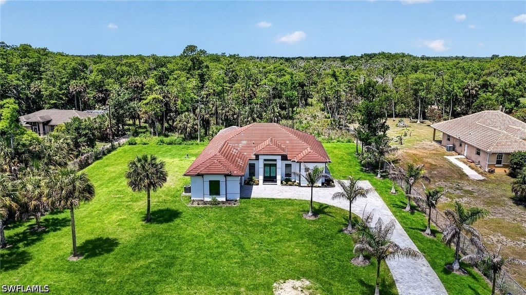 563 15th ST NW, Naples, FL 34120