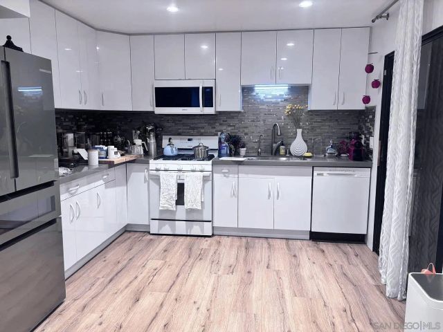 8273 Via Mallorca, La Jolla, CA 92037