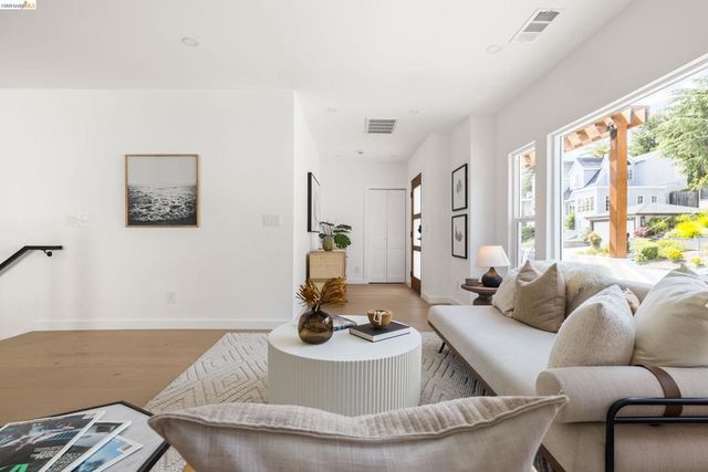 799 Santa Ray Ave, Oakland, CA 94610