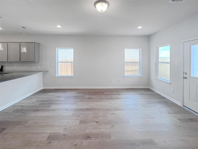 1982 S Riverside Circle, Dayton, TX 77535