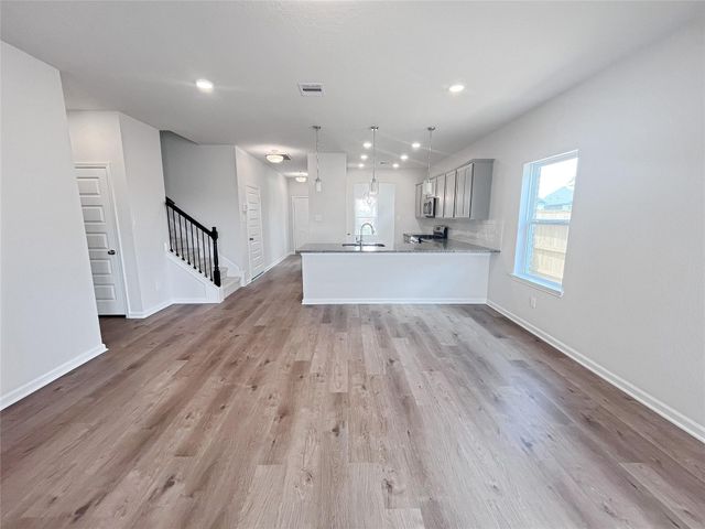 1982 S Riverside Circle, Dayton, TX 77535