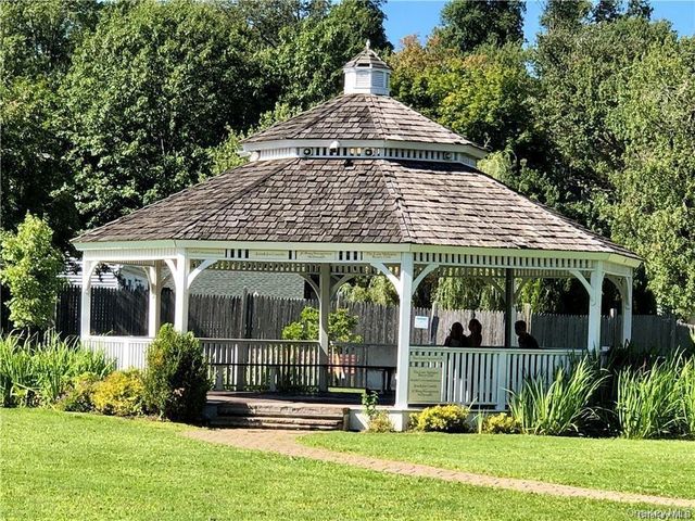 174 East Lake Boulevard R2, Mahopac, NY 10541
