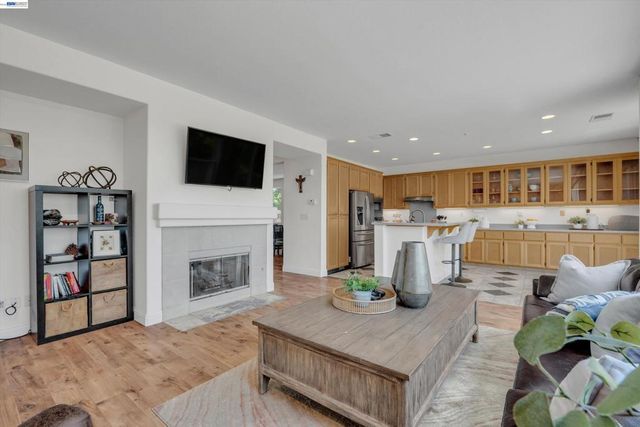 281 W Country Club Dr, Brentwood, CA 94513