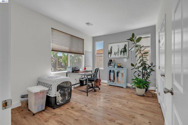 281 W Country Club Dr, Brentwood, CA 94513