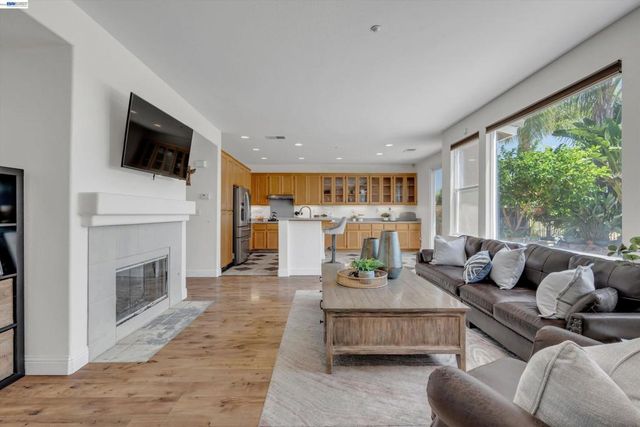 281 W Country Club Dr, Brentwood, CA 94513