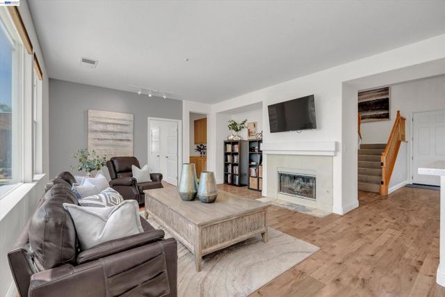 281 W Country Club Dr, Brentwood, CA 94513