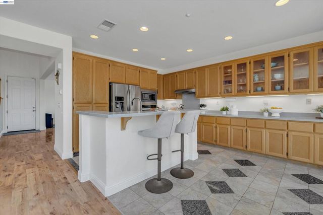 281 W Country Club Dr, Brentwood, CA 94513