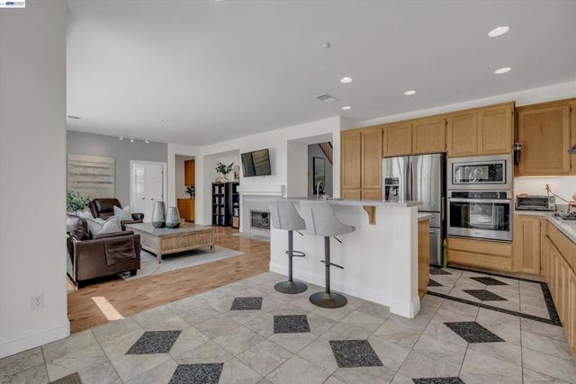 281 W Country Club Dr, Brentwood, CA 94513