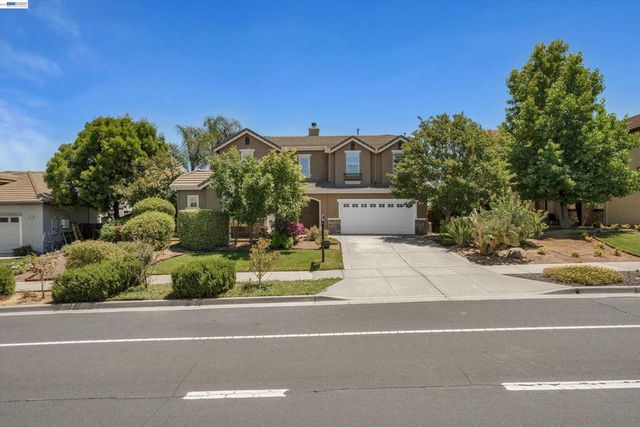 281 W Country Club Dr, Brentwood, CA 94513