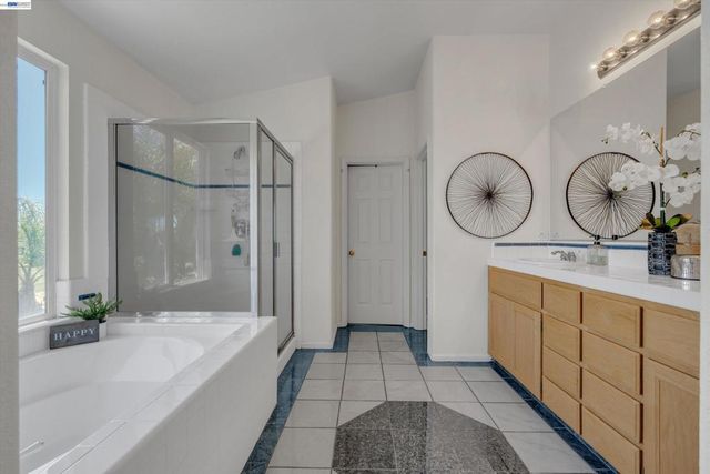 281 W Country Club Dr, Brentwood, CA 94513