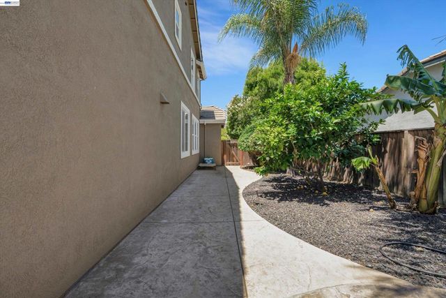 281 W Country Club Dr, Brentwood, CA 94513