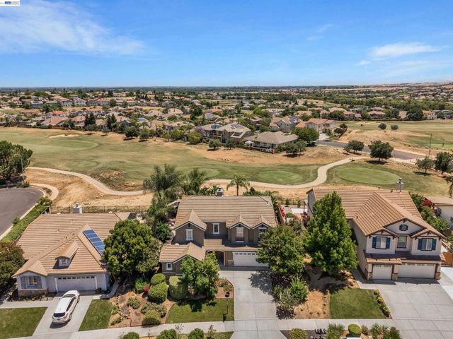 281 W Country Club Dr, Brentwood, CA 94513