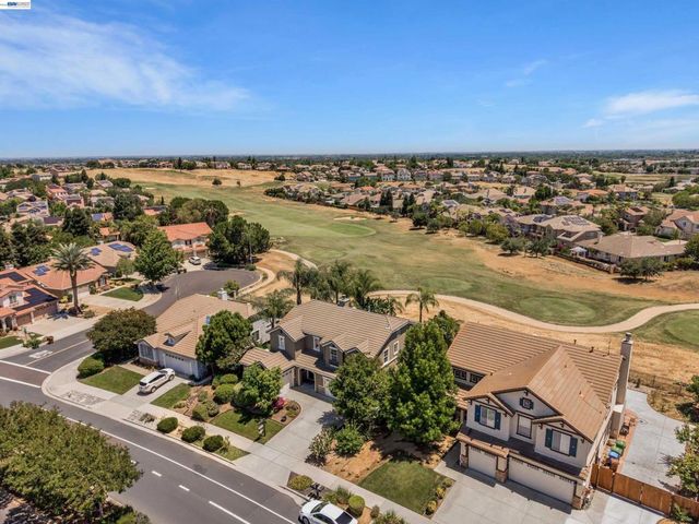 281 W Country Club Dr, Brentwood, CA 94513