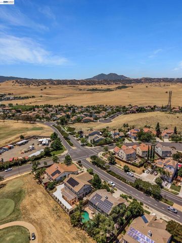 281 W Country Club Dr, Brentwood, CA 94513