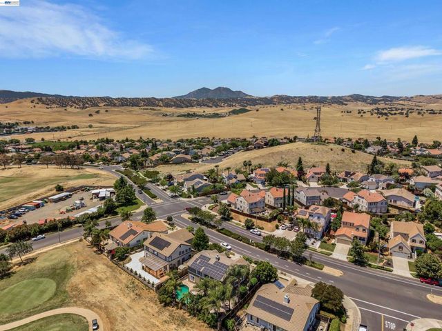 281 W Country Club Dr, Brentwood, CA 94513