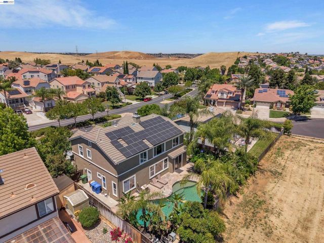 281 W Country Club Dr, Brentwood, CA 94513