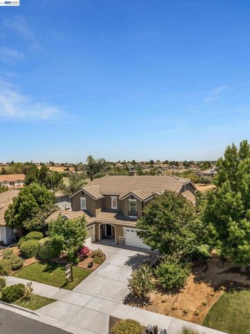 281 W Country Club Dr, Brentwood, CA 94513