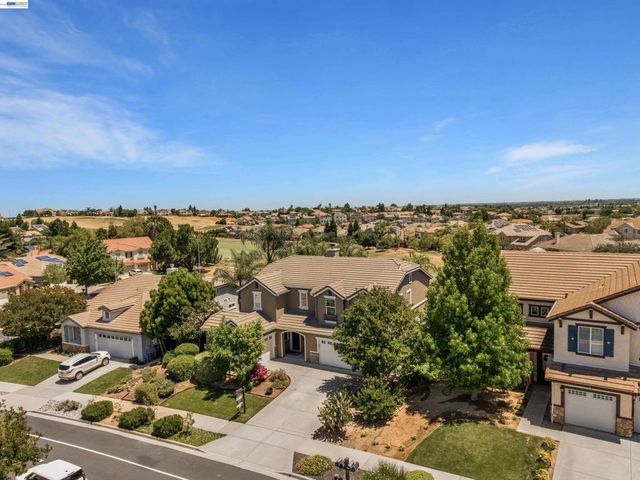 281 W Country Club Dr, Brentwood, CA 94513