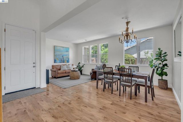 281 W Country Club Dr, Brentwood, CA 94513
