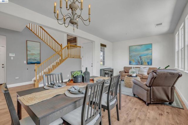 281 W Country Club Dr, Brentwood, CA 94513