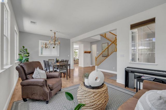 281 W Country Club Dr, Brentwood, CA 94513