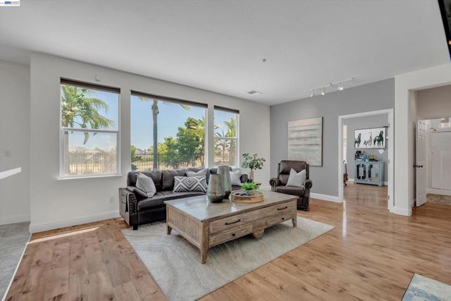 281 W Country Club Dr, Brentwood, CA 94513
