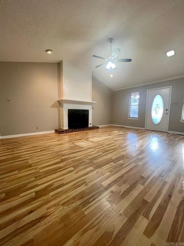 1918 Doris Drive, Benton, AR 72019