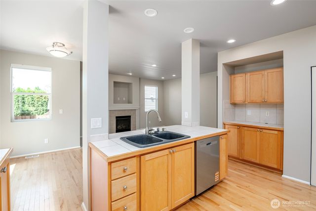 28011 Maple Ridge Way SE, Maple Valley, WA 98038