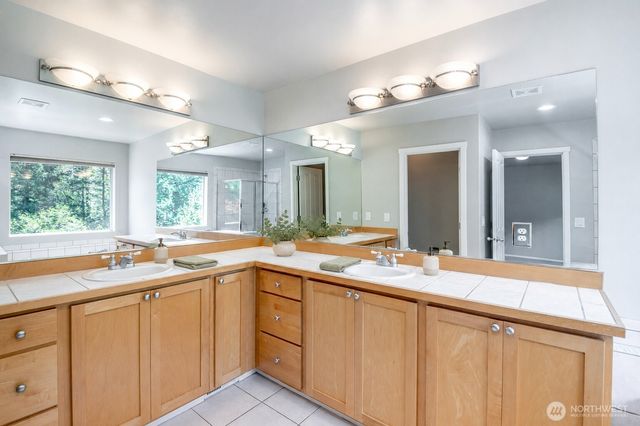28011 Maple Ridge Way SE, Maple Valley, WA 98038