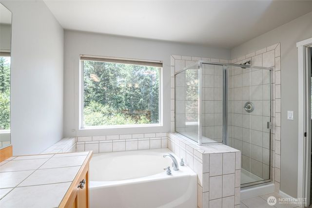 28011 Maple Ridge Way SE, Maple Valley, WA 98038