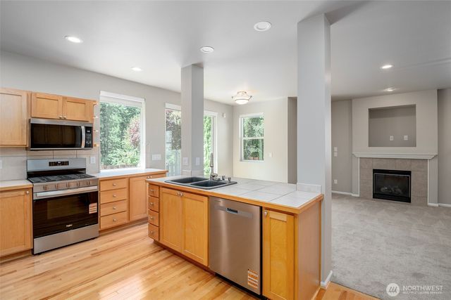 28011 Maple Ridge Way SE, Maple Valley, WA 98038