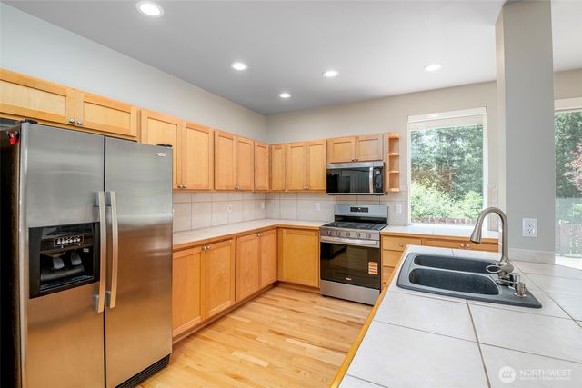 28011 Maple Ridge Way SE, Maple Valley, WA 98038